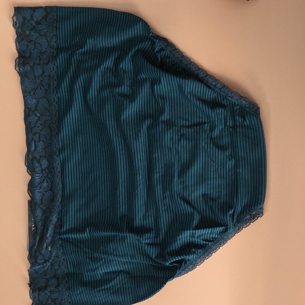 Vanity Fair Women's Flattering Lace Hi Cut Striped Panties - Set Of 2 Size 7 L - Picture 5 of 5